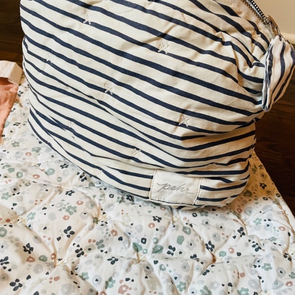 Pehr On The Go Pouch & 2 Portable Changing Pads - Picture 3 of 5